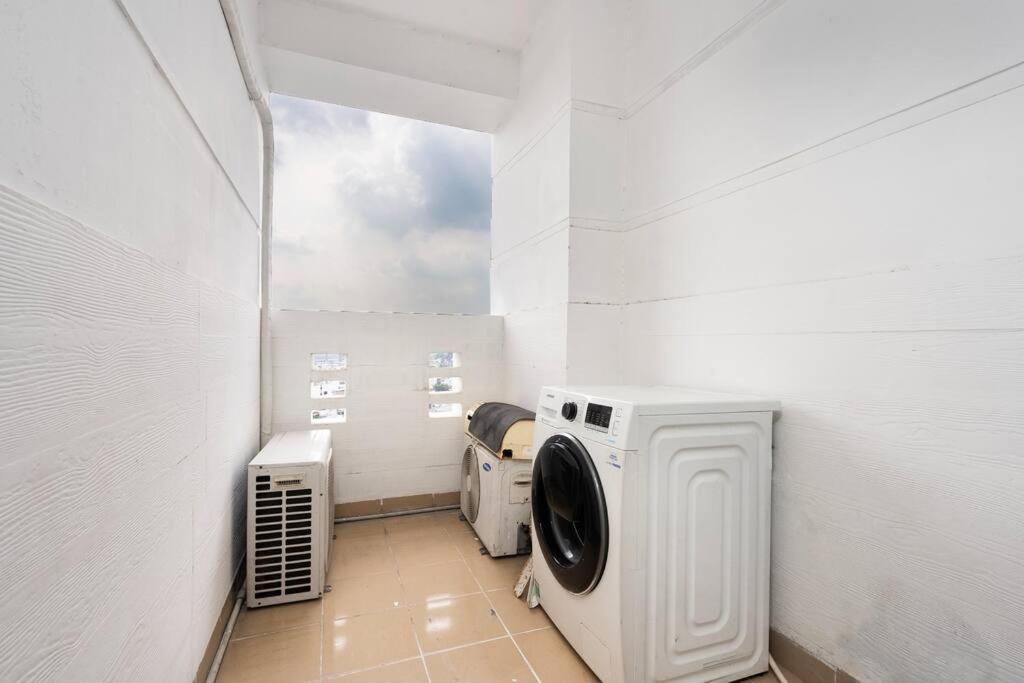 Căn hộ Spacious 2 Bedroom At Center 1st District