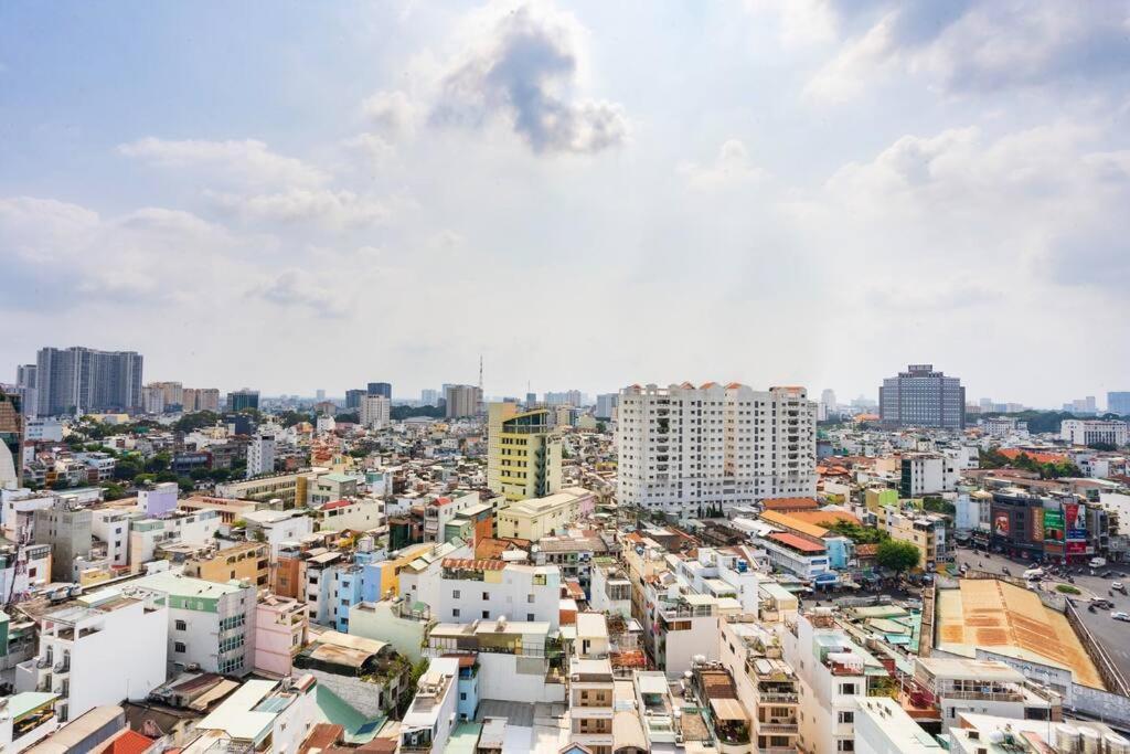 Spacious 2 Bedroom At Center 1st District Căn hộ *