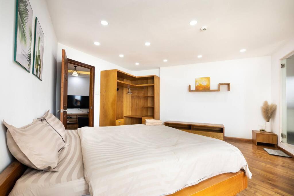 Spacious 2 Bedroom At Center 1st District * TP. Hồ Chí Minh