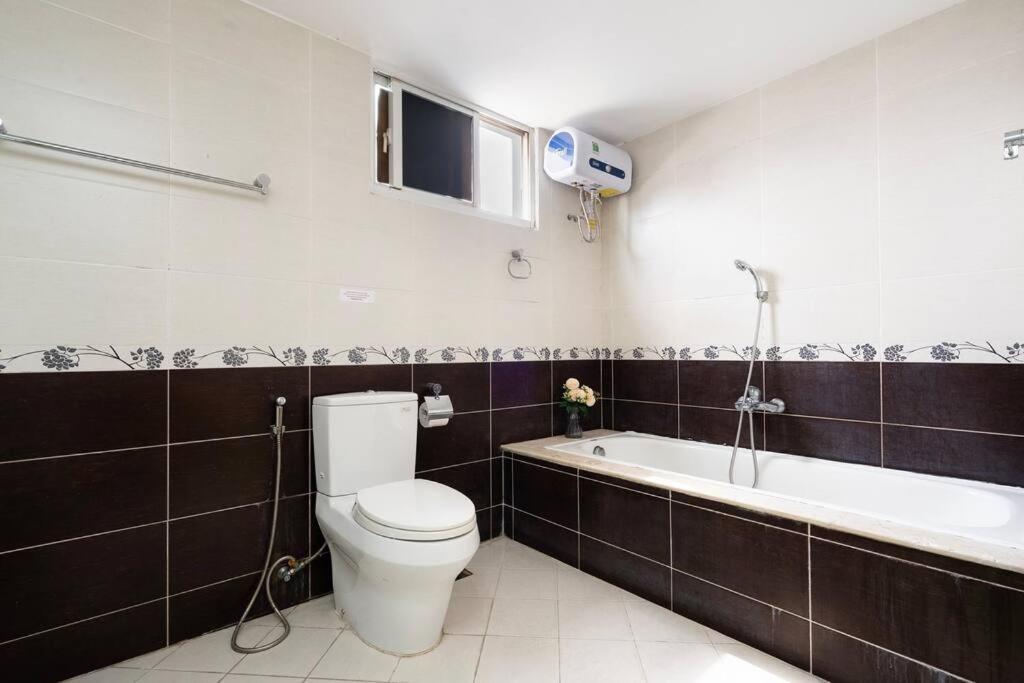 Spacious 2 Bedroom At Center 1st District