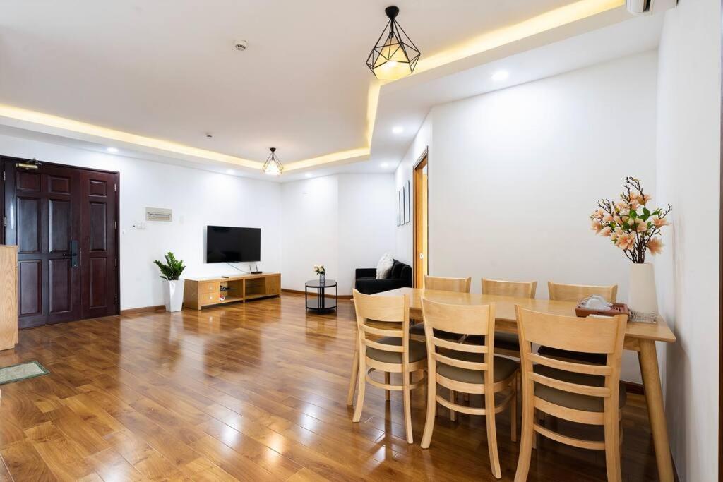 Spacious 2 Bedroom At Center 1st District Căn hộ
